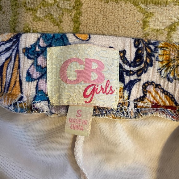 Shorts - Picture 3 of 3